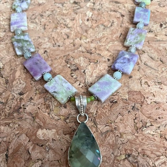 Artisan Howlite Necklace and Earrings - Picture 2 of 2